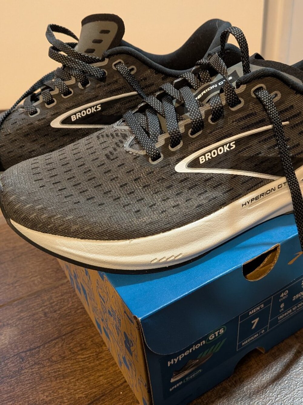 Brooks Hyperion Charcoal and White Running Shoes: Size 7 (MENS)
